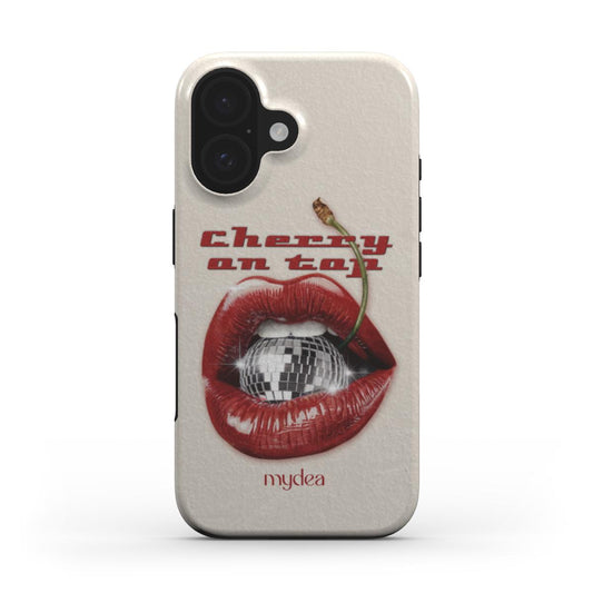 Cover Tough MagSafe con scritta 'cherry on top', labbra rosse lucide e sfera da discoteca – stile pop, sexy e glamour.
