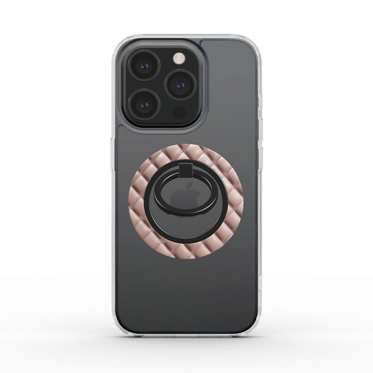 Ring holder magnetico su iPhone con cover trasparente, design trapuntato rosa cipria, sfondo bianco.